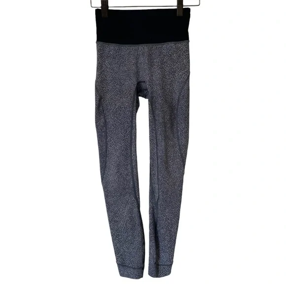 Lululemon Run The Day 7/8 Tight 25 Legging in Fractal Dark Starlight Black